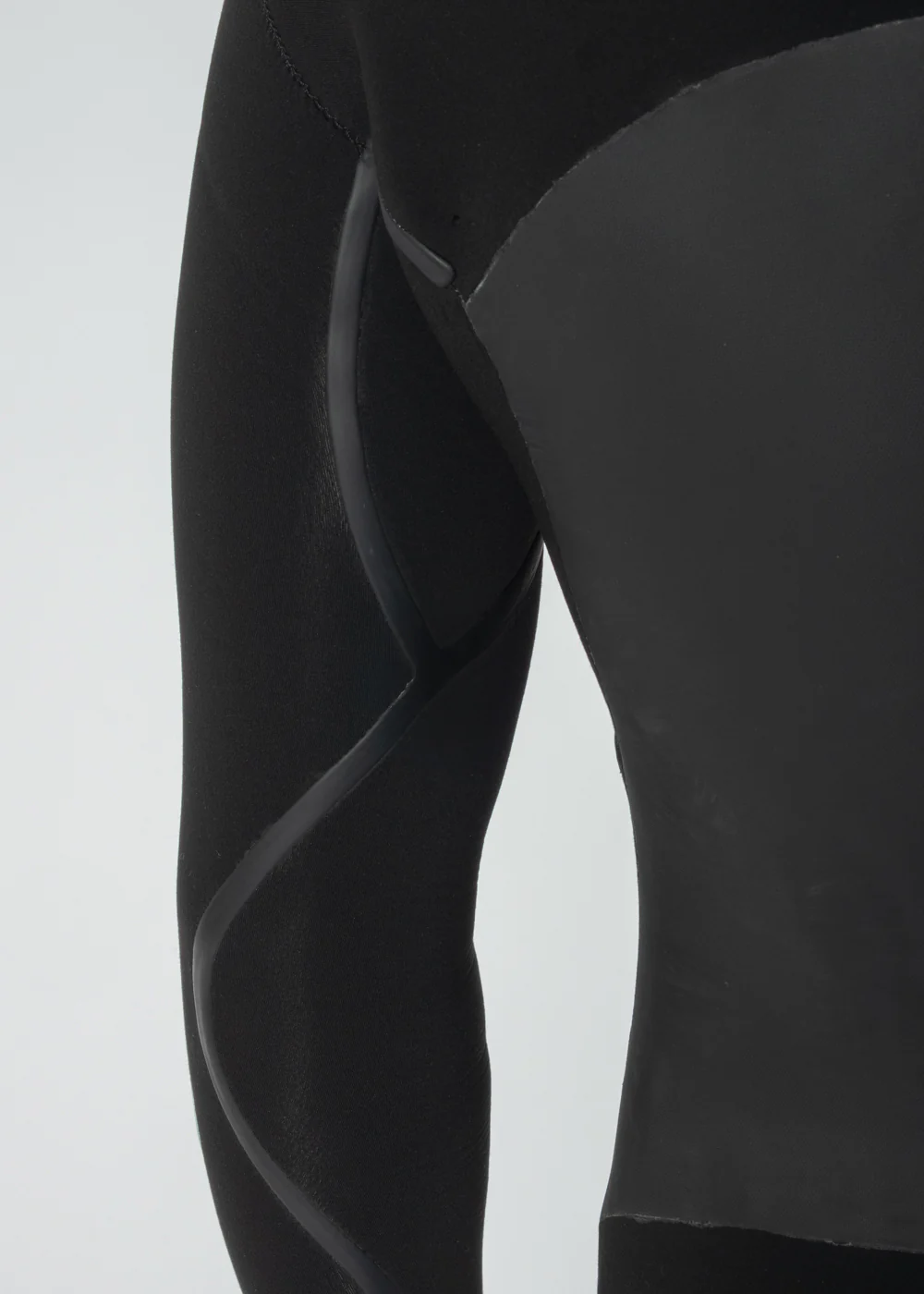 New Seas 6-5 Hooded U-Zip Wetsuit - Image 6
