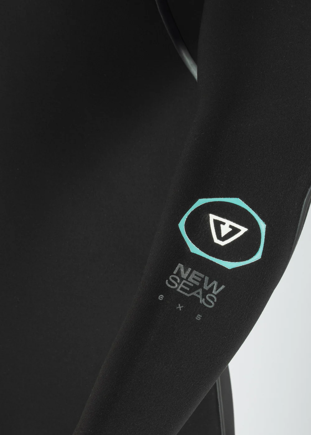 New Seas 6-5 Hooded U-Zip Wetsuit - Image 7